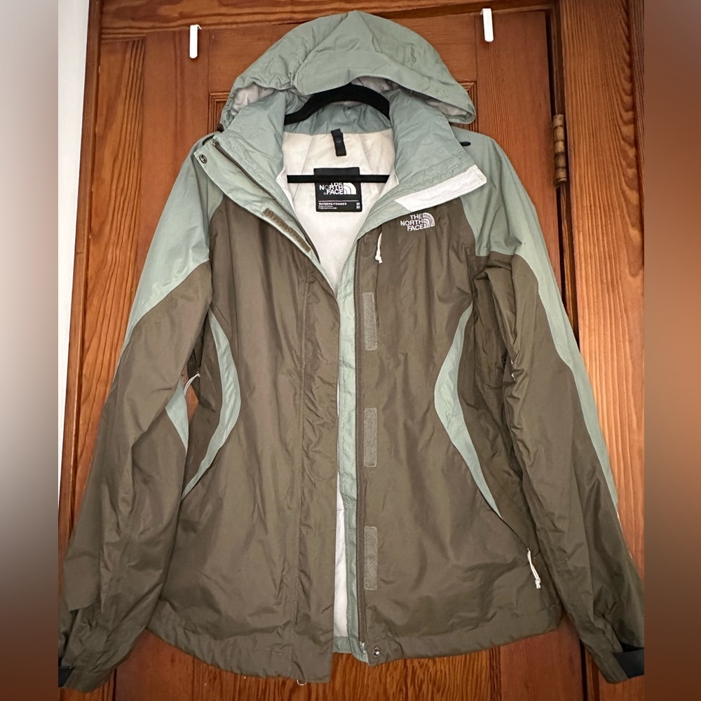 The North Face Women’s HyVent 2 in 1 Waterproof Jacket